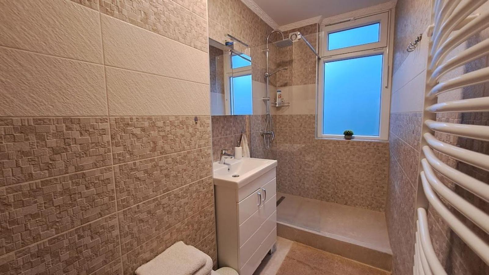 Szilfak City Apartman Hajduszoboszlo Ngoại thất bức ảnh
