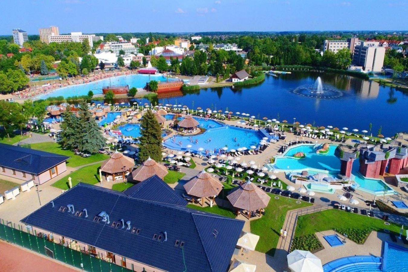 Szilfak City Apartman Hajduszoboszlo Ngoại thất bức ảnh