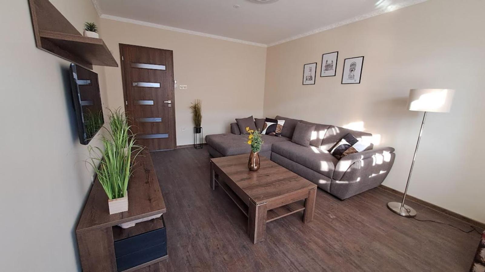 Szilfak City Apartman Hajduszoboszlo Ngoại thất bức ảnh